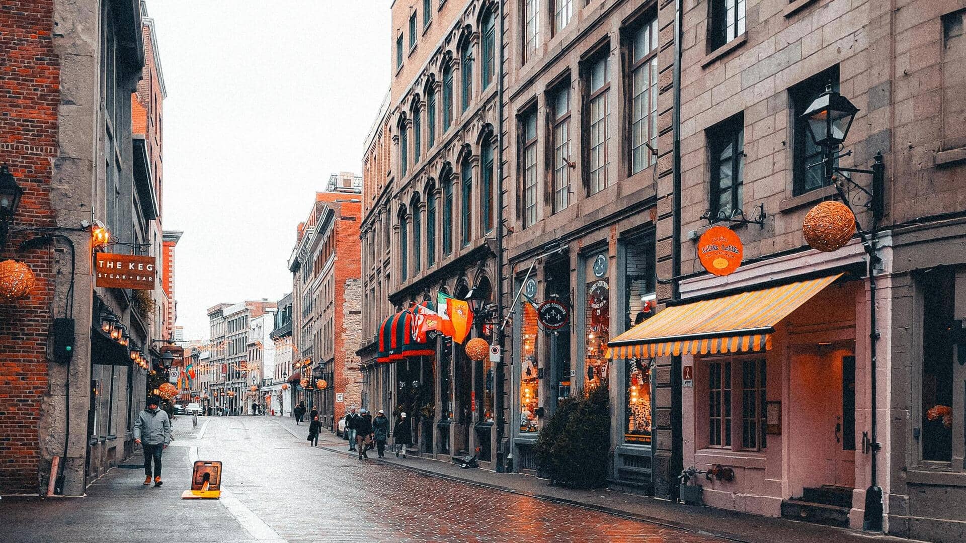 モントリオールの魅力的な石畳の通りを散策しよう