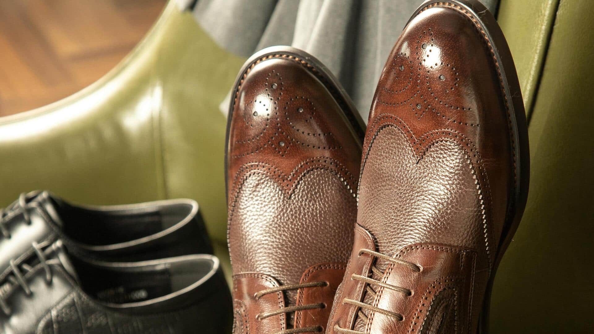 冬の都市ファッションにぴったりなウィングチップシューズ5選