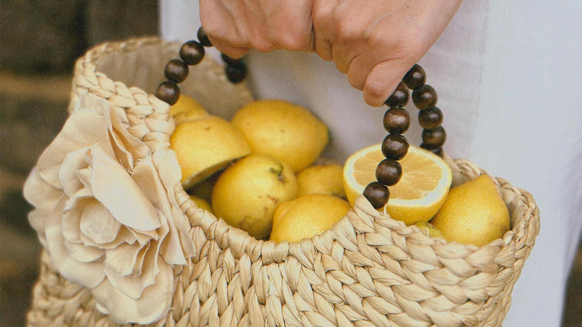 日本の伝統的な編みかごのスタイリング方法