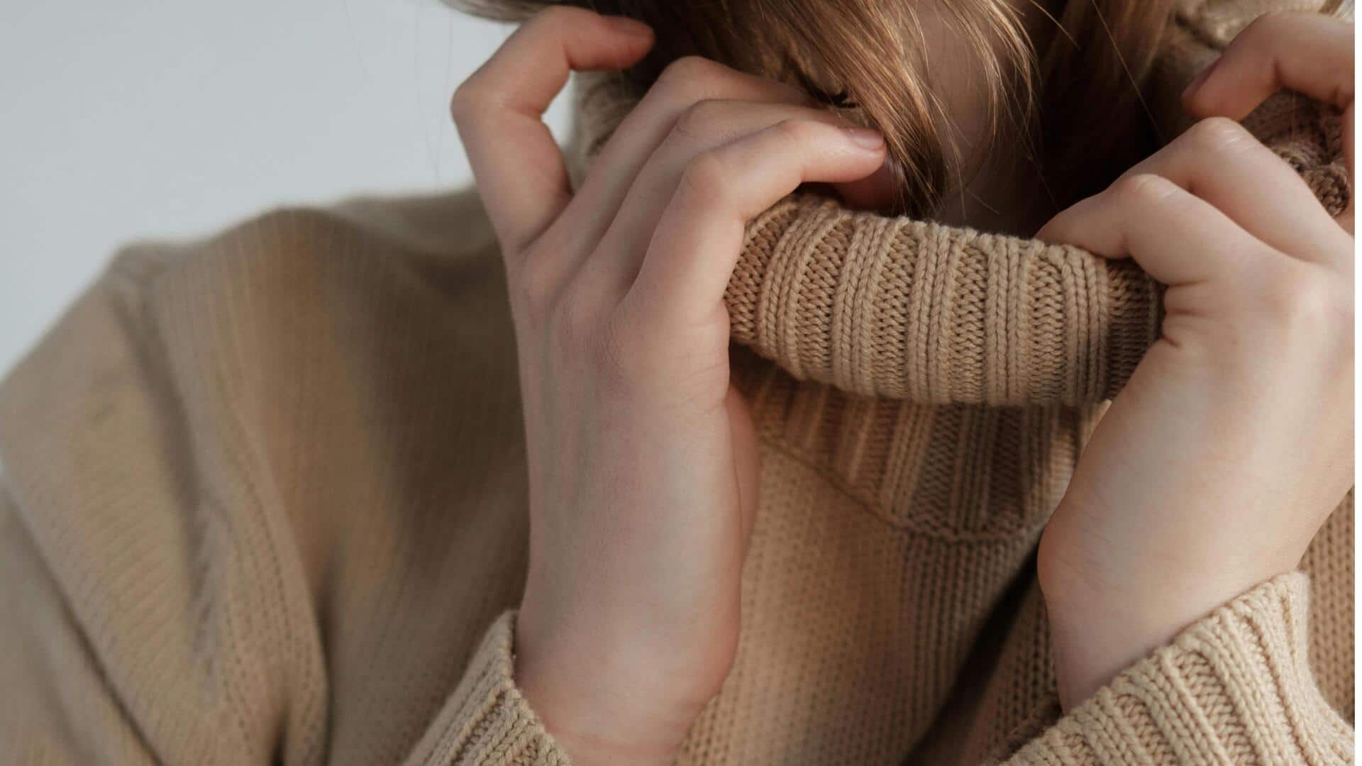 タートルネックでビジネスカジュアルを格上げ