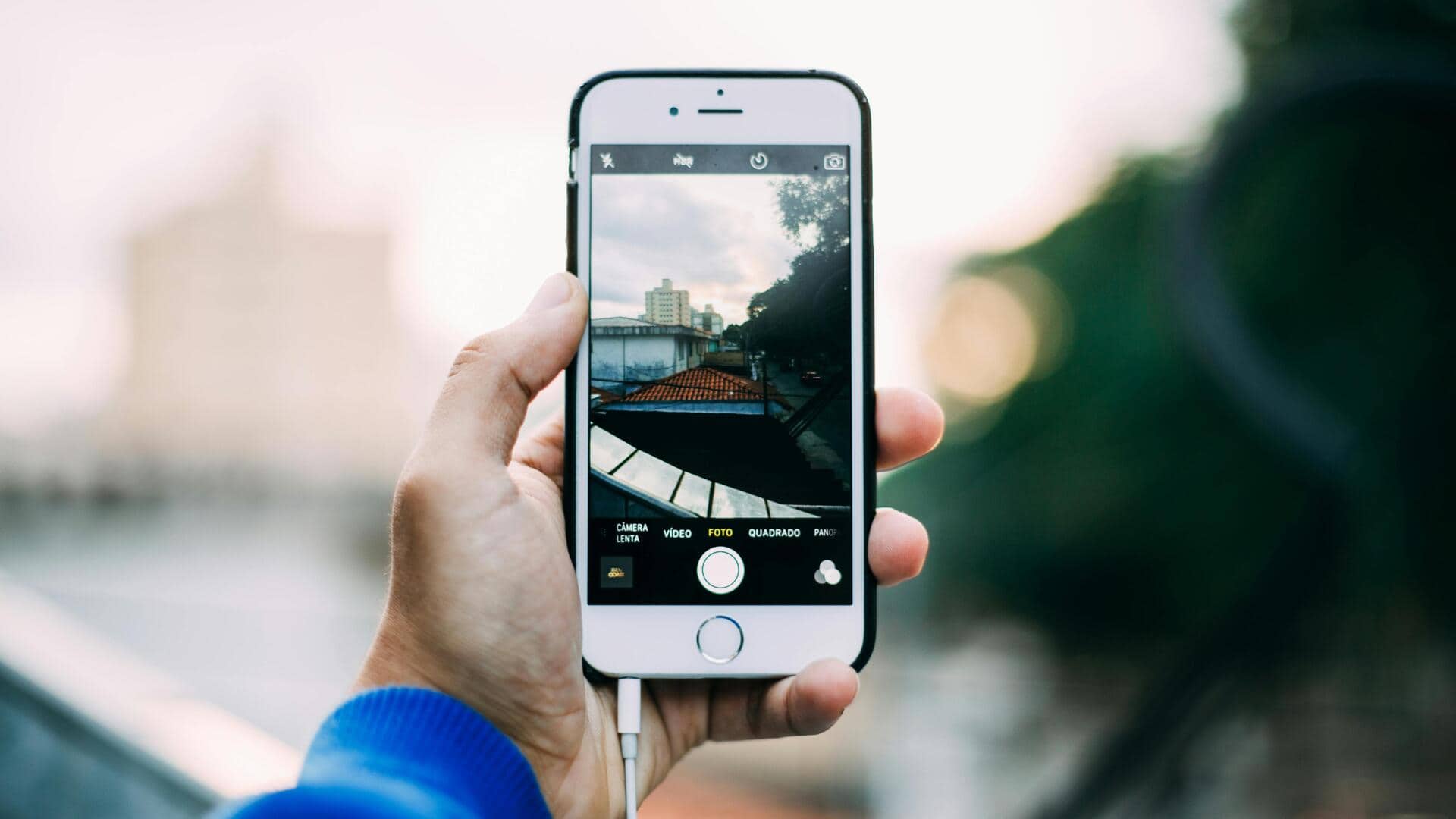 スマートフォンカメラを汚さずに掃除する方法