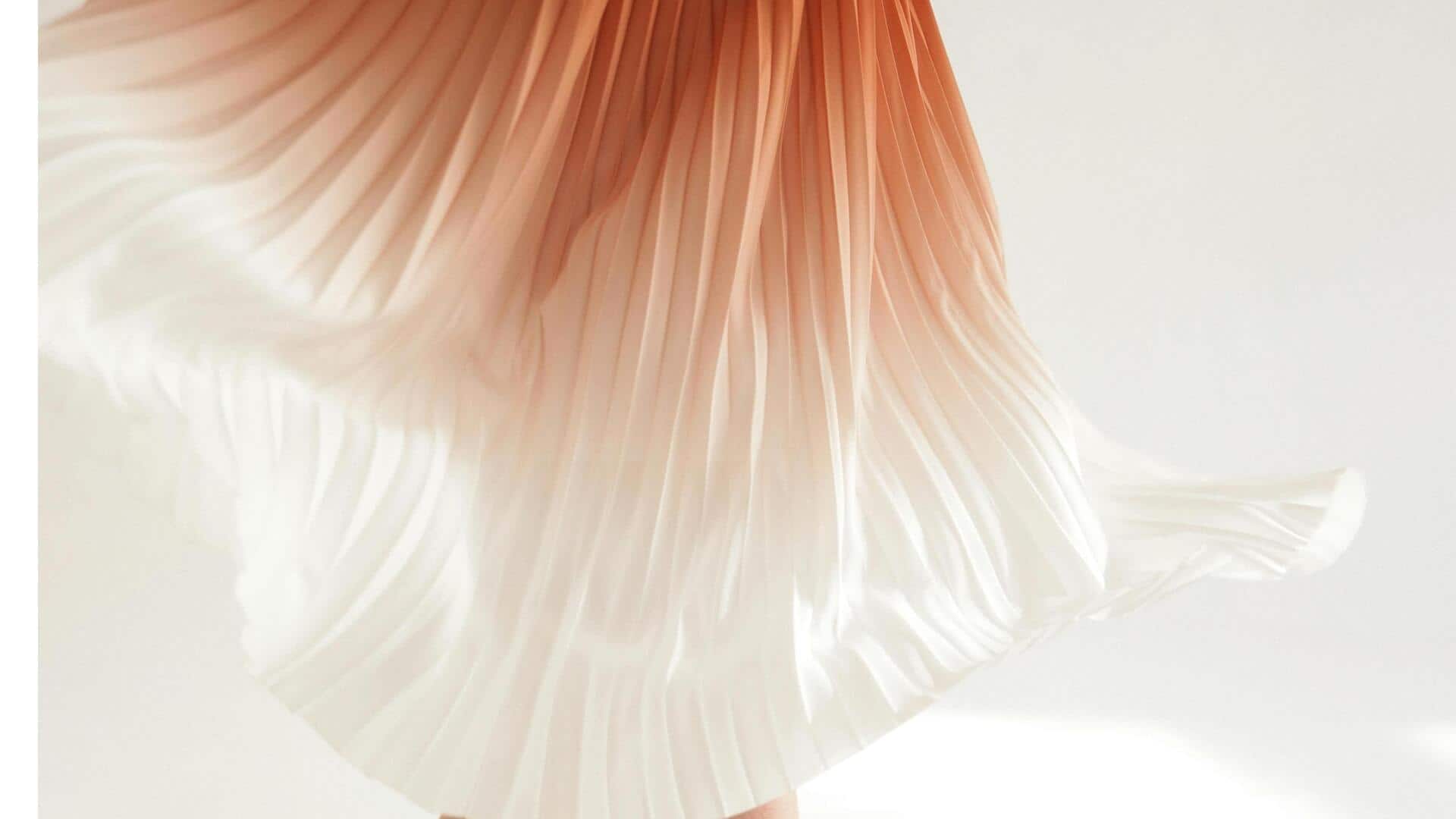 冬のスタイルにぴったりな2トーンプリーツスカート5選