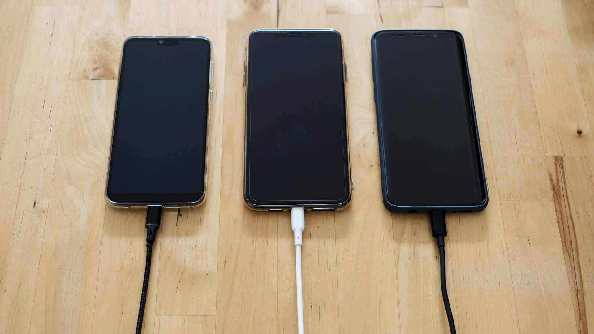 スマートフォンの充電ポートを安全に掃除する方法 スマートフォンの充電ポートを安全に掃除する方法