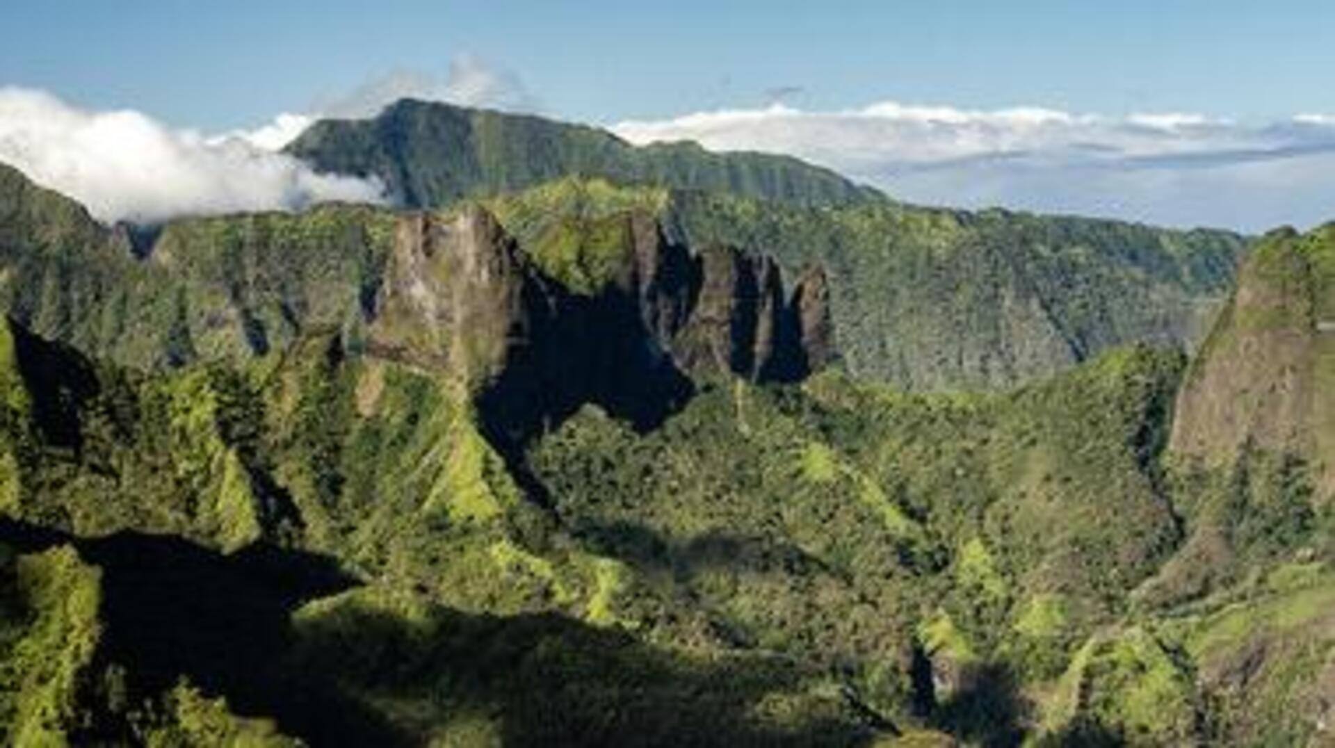 タヒチの山道を探検しよう
