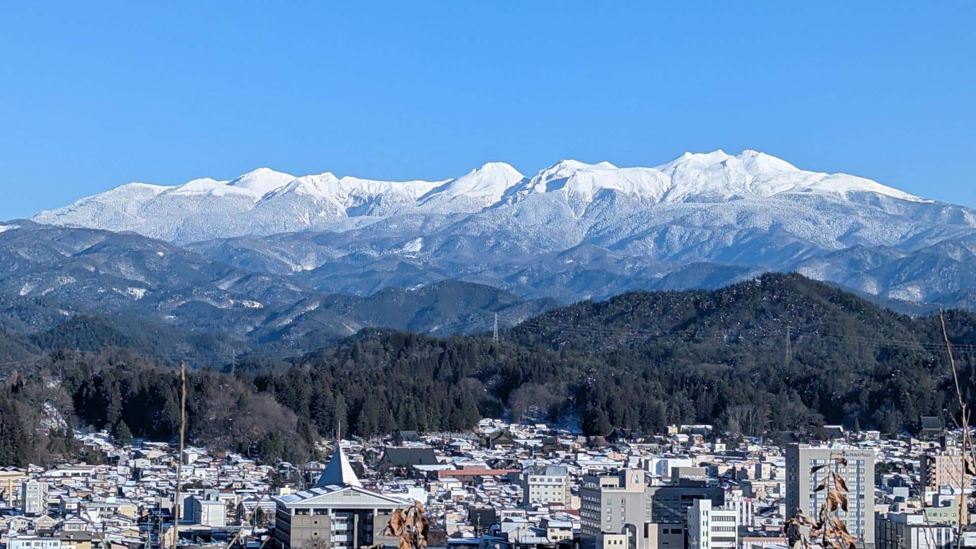 日本の美しい飛騨山脈で心の平和を見つける