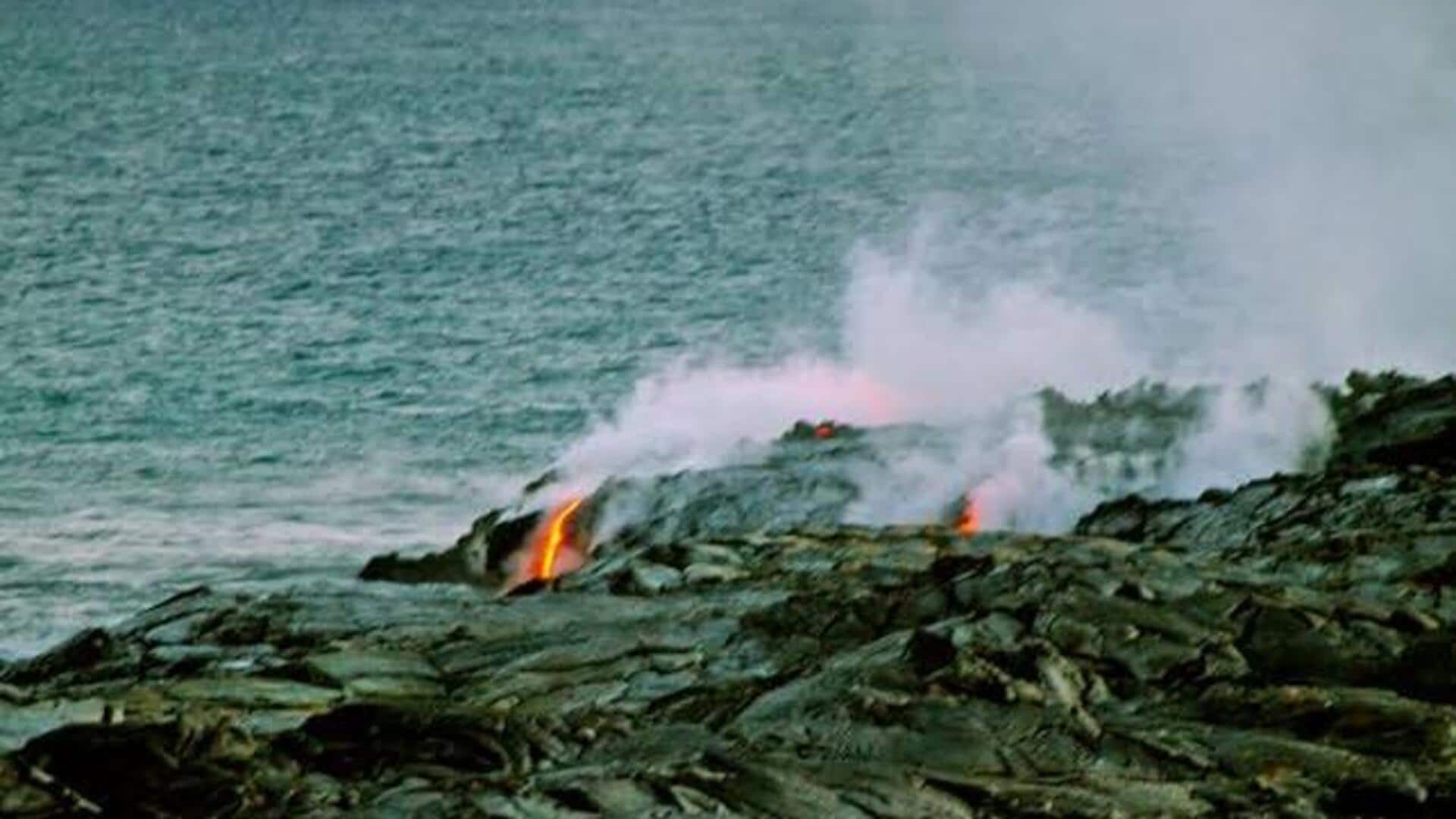 ハワイの静かな溶岩海岸を探る