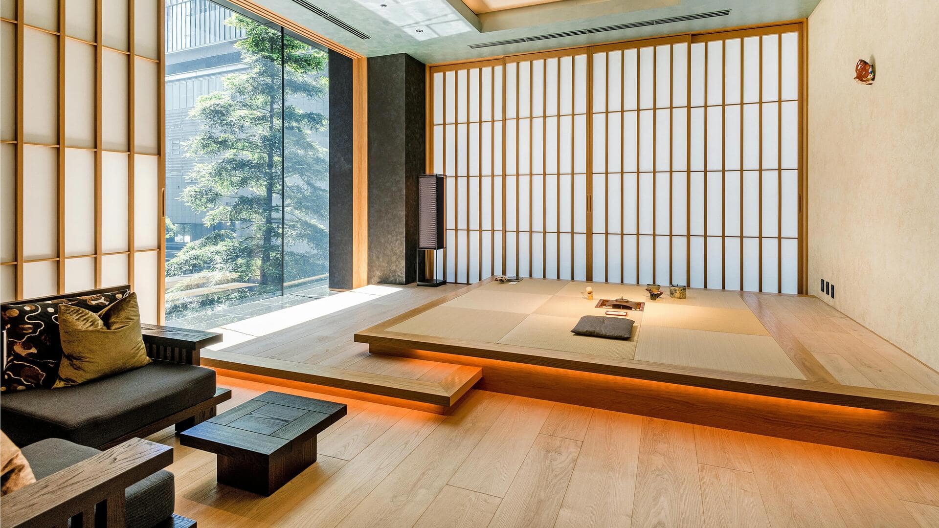 日本の伝統的な敷き布団スタイルで快適なリモートワーク