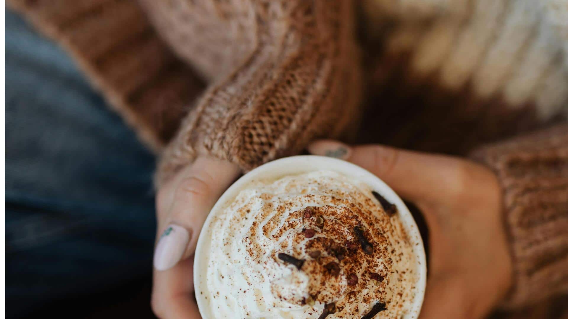 シナモンブラウンで冬のファッションを楽しむ