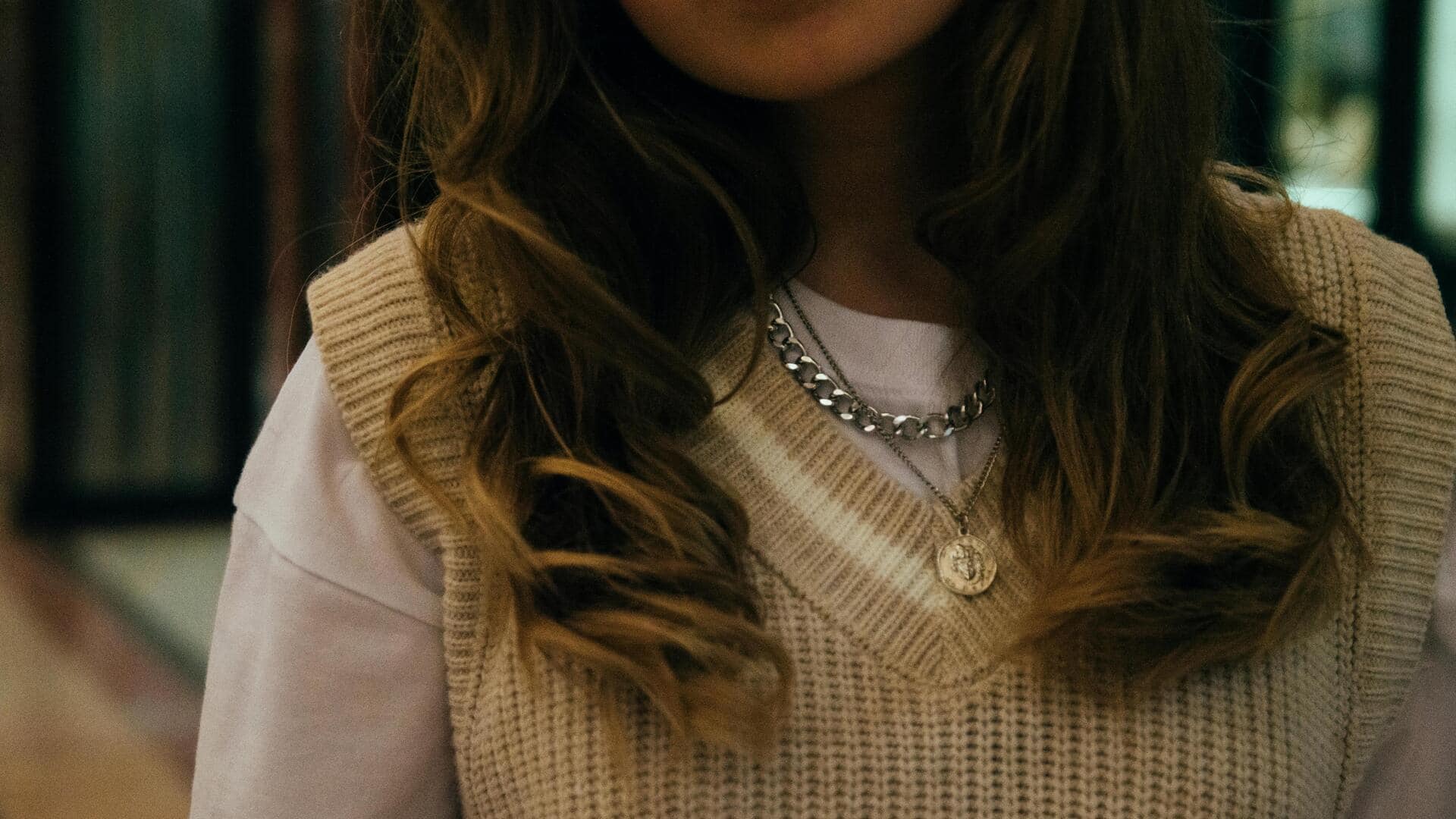 冬のニットベストスタイル5選