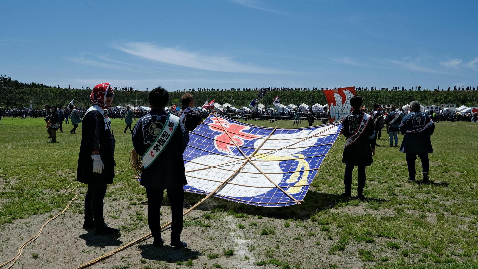 日本の伝統的な凧揚げ祭りの服装 日本の伝統的な凧揚げ祭りの服装