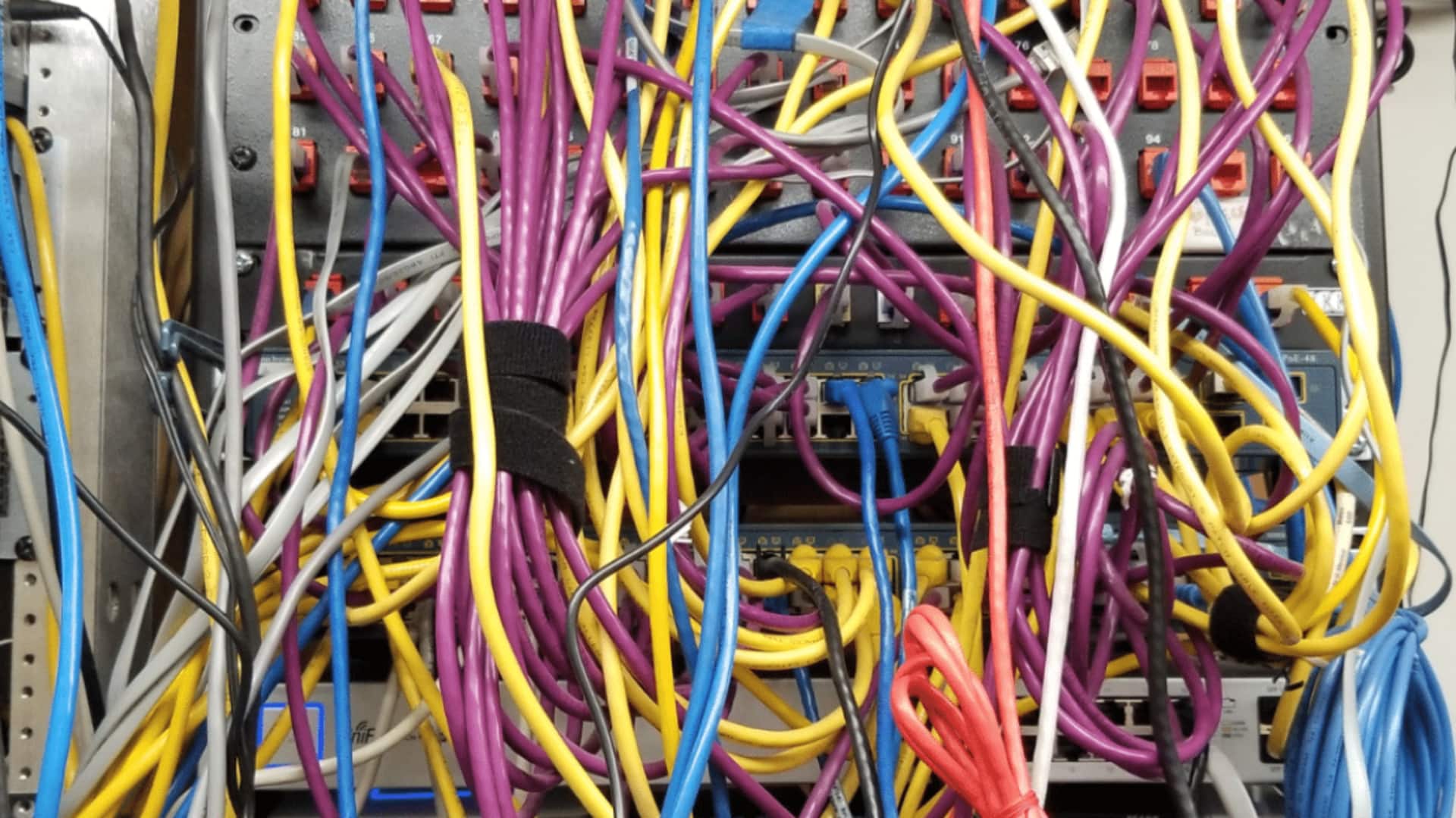 デバイス効率を保つためのケーブル管理法