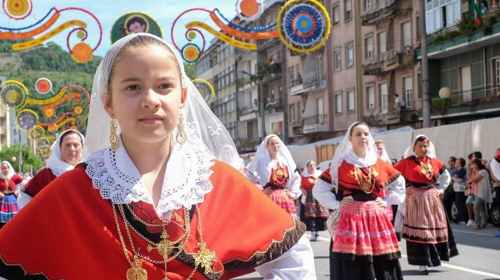 Trajes Tradicionais Da Região Do Minho