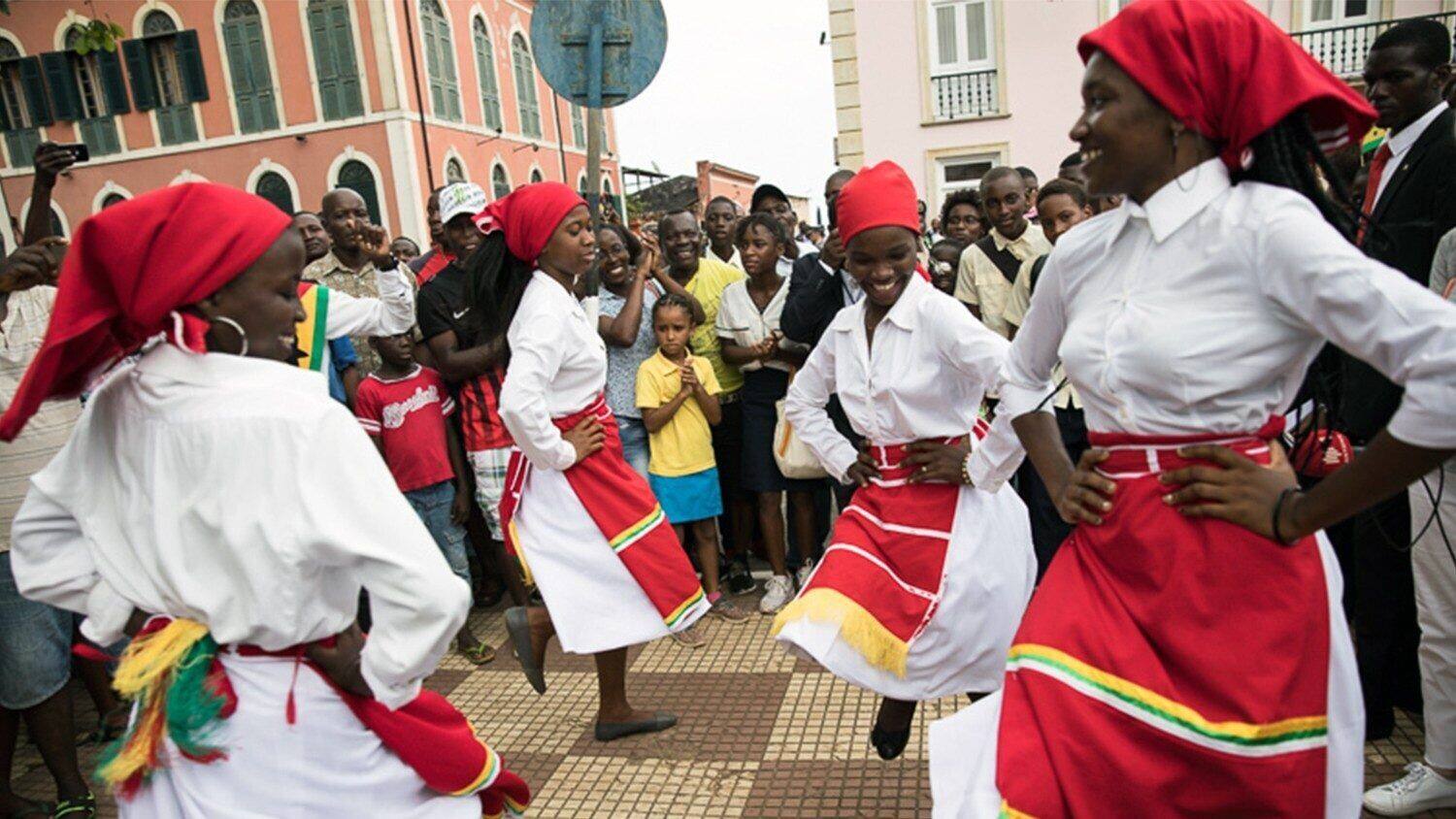 Trajes Tradicionais De São Tomé E Príncipe