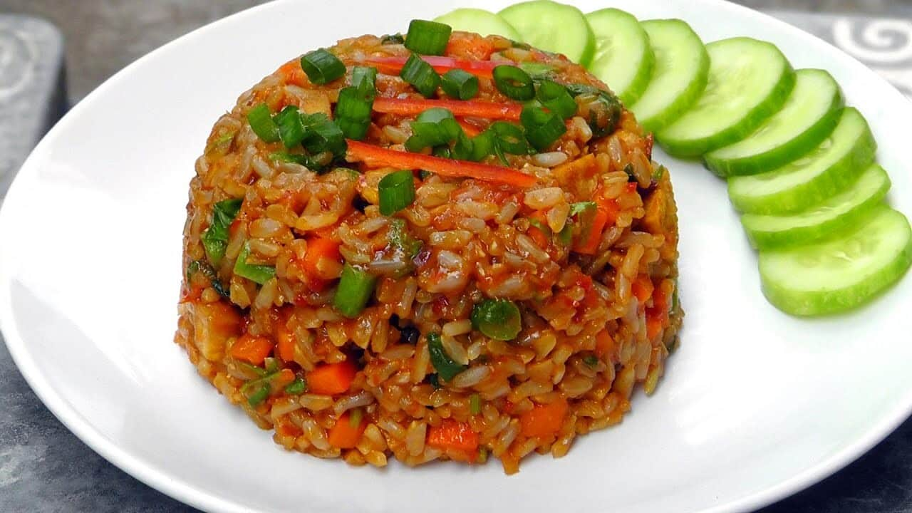 Nasi Goreng Vegetariano Inspirado Na Indonésia: Guia De Preparação