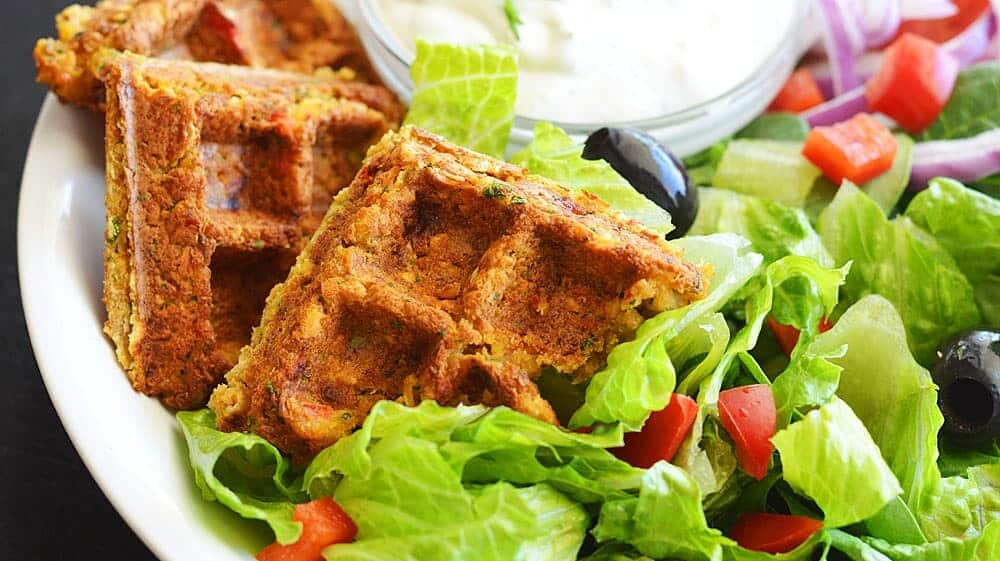 Sanduíche De Waffle De Falafel Vegetariano E Sem Ovos