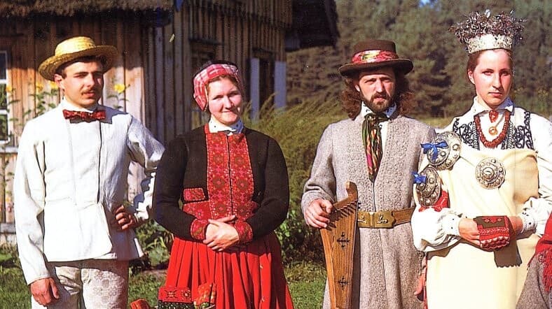 Trajes Tradicionais Da Letônia