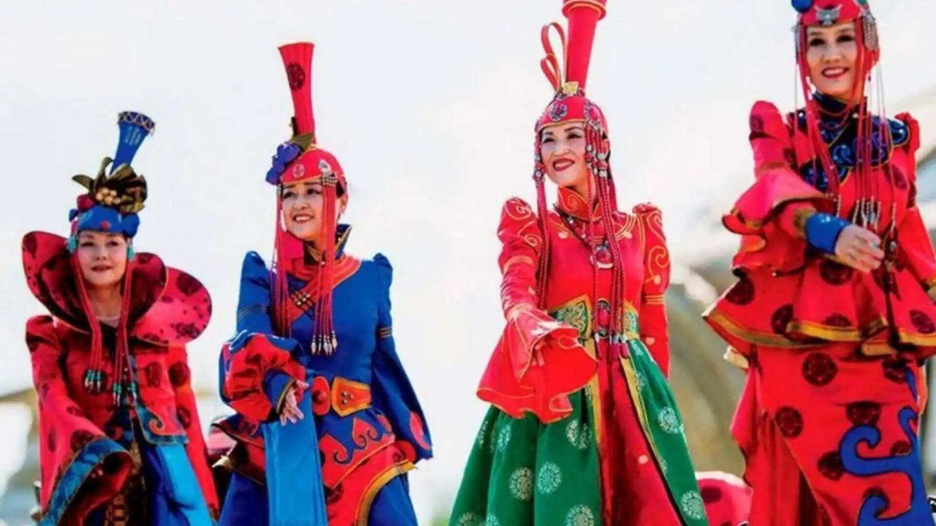 Trajes Tradicionais Do Povo Cazaque Da Mongólia