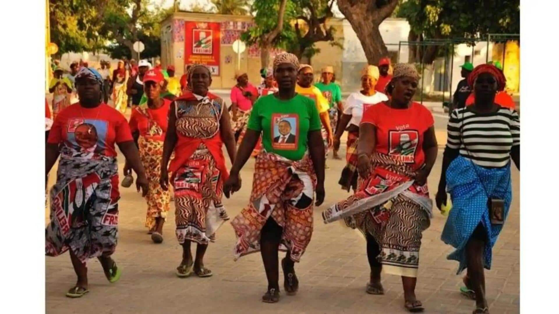 Trajes Tradicionais Do Povo Yao De Moçambique