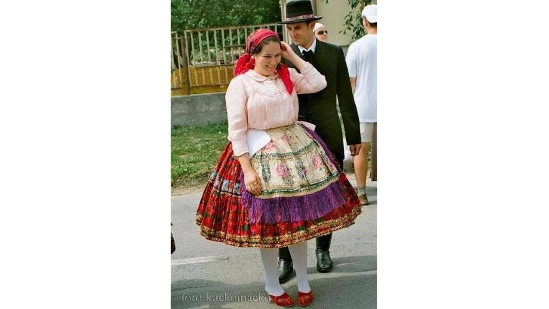 Trajes Tradicionais Da Região Transdanúbia Na Hungria