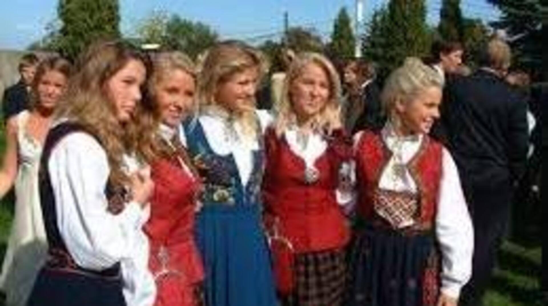 Trajes Tradicionais Da Noruega