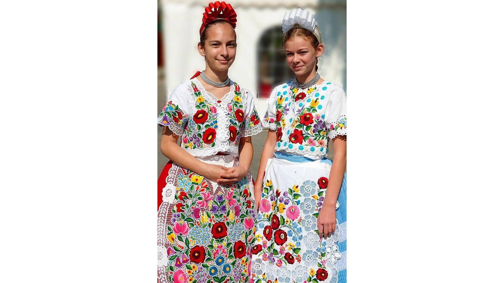 Beleza Do Traje Tradicional De Kalocsa