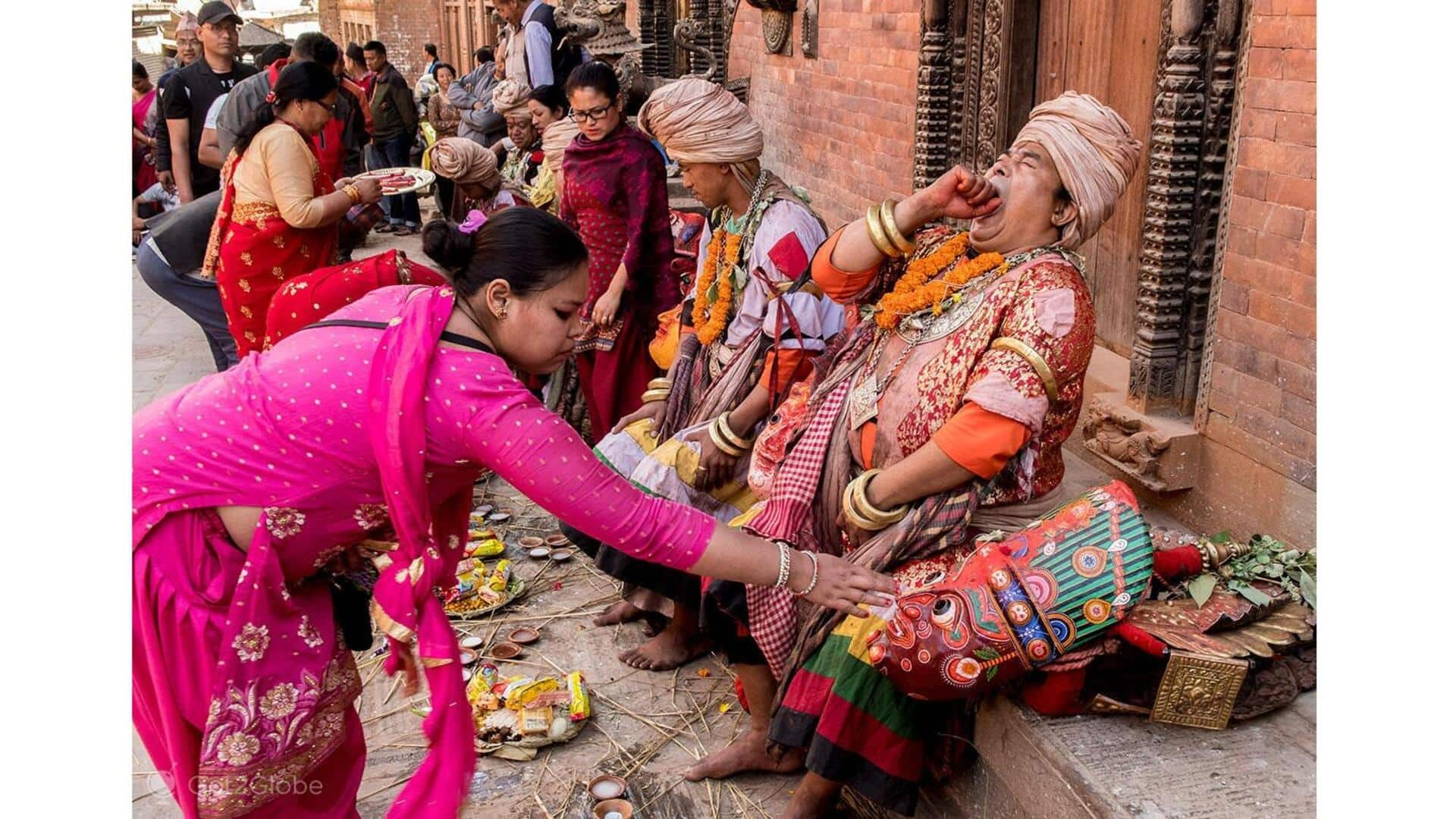 Trajes Tradicionais Do Povo Newar Do Nepal