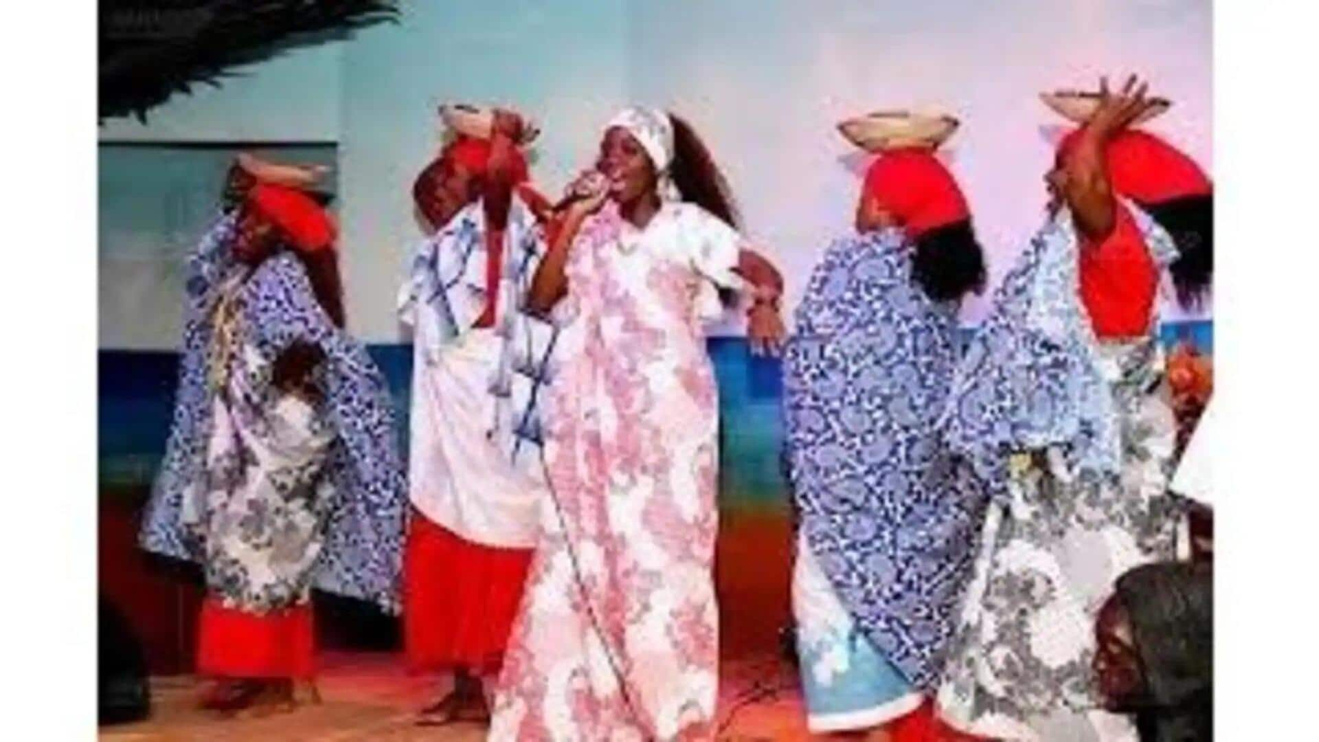 Trajes Tradicionais Do Povo Mbundu De Angola