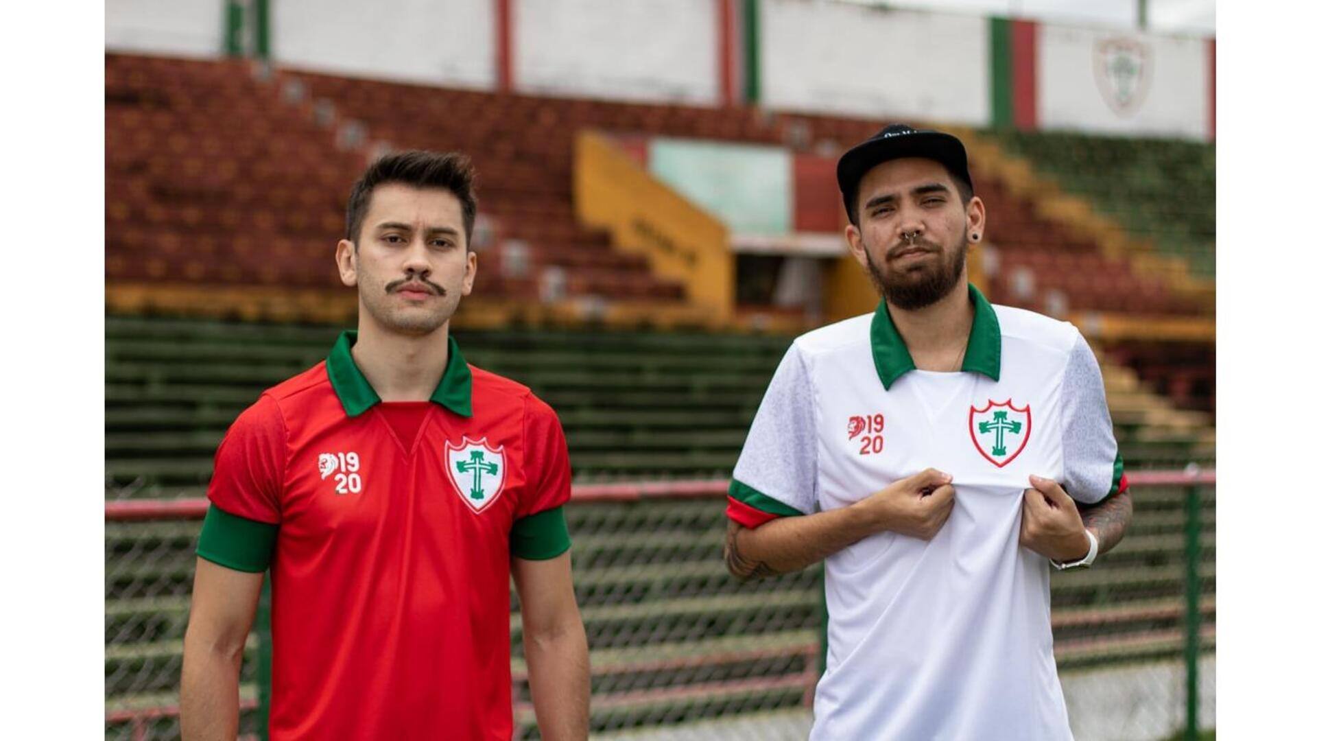 Estilo Da Camisa Tradicional Portuguesa Para Ocasiões Contemporâneas