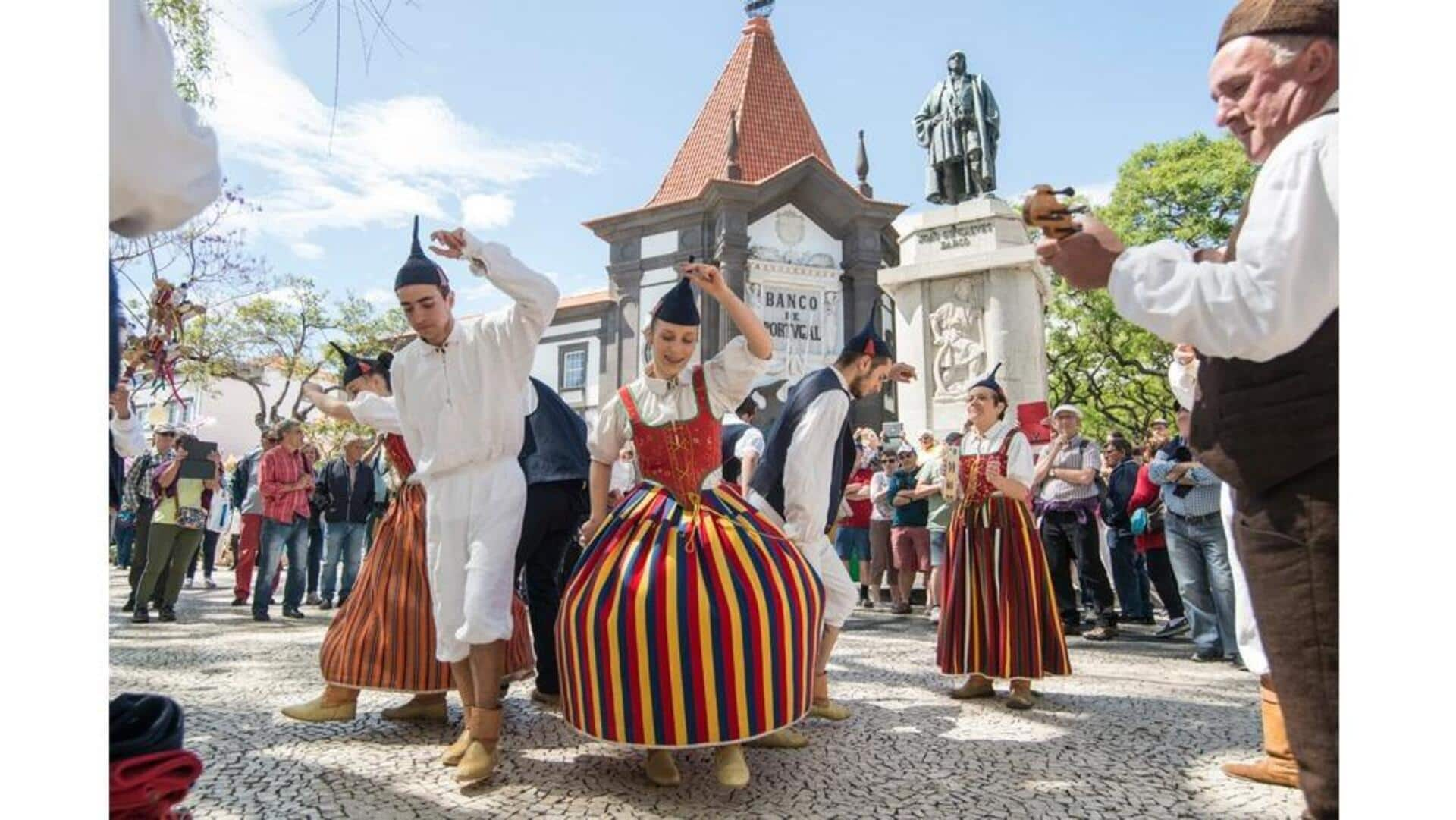 Vestir-Se Para Uma Festa De Aniversário Tradicional Portuguesa