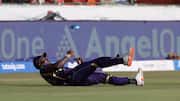 மைதானத்தில் பறந்து வந்து ஒற்றைக் கையில் கேட்ச்! கூலர்ஸ் உடைந்தும் அசராத ரோவ்மன் பவல்: வைரல் வீடியோ