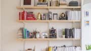 புத்தக அலமாரியை எப்படி ஸ்டைலாக மாற்றுவது?