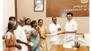 பத்மஸ்ரீ விருது பெற்ற பாம்புப்பிடி வீரர்கள் தமிழக முதல்வரை சந்தித்து வாழ்த்து பெற்றனர்