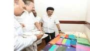 2023ம் ஆண்டு பொங்கல் பண்டிகை கொண்டாட்டம்-பொதுமக்களுக்கு இலவச வேட்டி,சேலை வழங்க தமிழக அரசு முடிவு