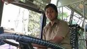 கோவையின் முதல் பெண் பேருந்து ஓட்டுநர் - குவியும் பாராட்டுக்கள்