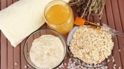 இயற்கை தந்த வரப்பிரசாதம்: வறண்ட சருமத்தை பொலிவாக்கும் ஓட்ஸ் - தேன் மாய்ஸ்சரைசர்!