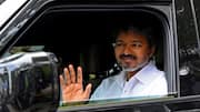 ஆளுநரின் நிபந்தனையால் அதிருப்தி: விஜய் நீதிமன்றம் செல்கிறாரா? சிங்வியுடன் ஆலோசனை