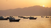 ஹார்முஸ் நீரிணை வழியாக செல்லும் வணிகக் கப்பல்களுக்கு சுங்கக் கட்டணம் இல்லை: ஈரான் விளக்கம்