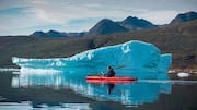 க்ரீன்லாந்தின் பனிக்கடல்களில் கயாக்கிங்: ஒரு வாழ்நாள் சாகசம்