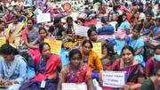 2வது நாளாக தொடரும் ஆசிரியர்களின் உண்ணாவிரத போராட்டம் - 2 ஆசிரியர்கள் மயக்கமடைந்ததால் பரபரப்பு