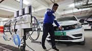 எரிபொருள் விலை உயர்வால் CNG, மின்சார வாகனங்கள், ஹைப்ரிட் வாகனங்களின் விற்பனை சாதனை அளவை எட்டியுள்ளது