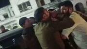 வைரல் வீடியோ: காவல்துறை அதிகாரியை சரமாரியாக தாக்கிய 'பாஜக MLAவின் ஆட்கள்'