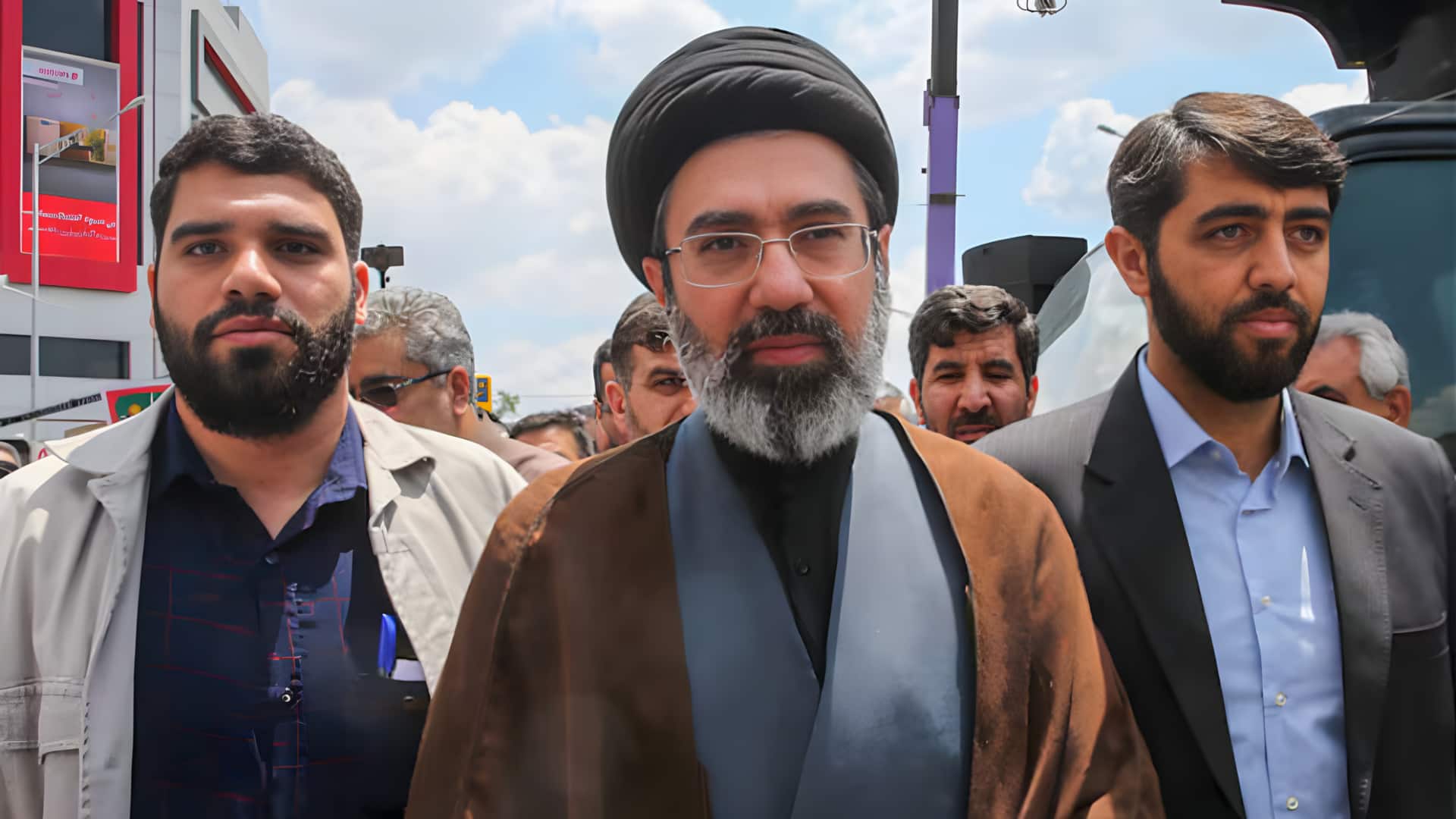 தடை நீங்கும் வரை கப்பல்கள் செல்ல முடியாது! உலக நாடுகளை அதிரவைத்த ஈரானின் புதிய உச்ச தலைவர்