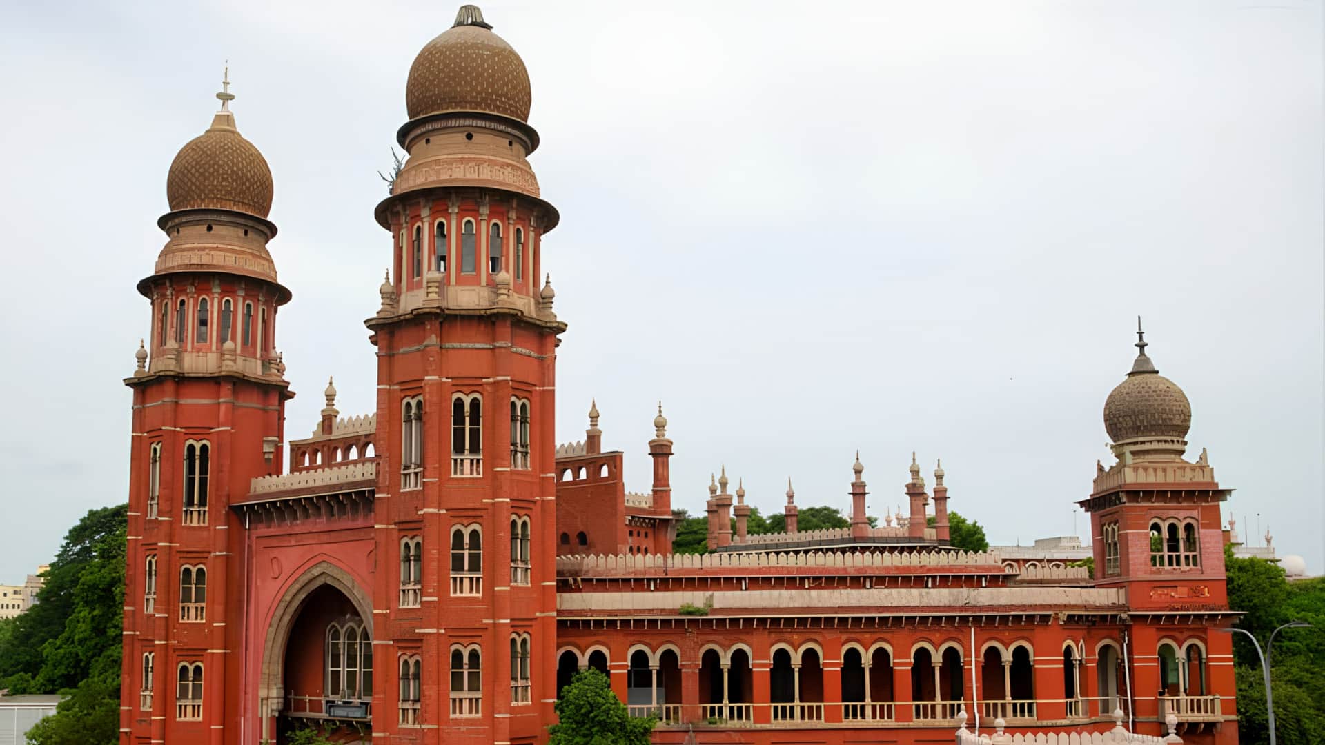 கடைகளில் தமிழில் பெயர் பலகை கட்டாயம்; நவம்பர் 1 இறுதிக்கெடு விதித்தது சென்னை உயர் நீதிமன்றம்