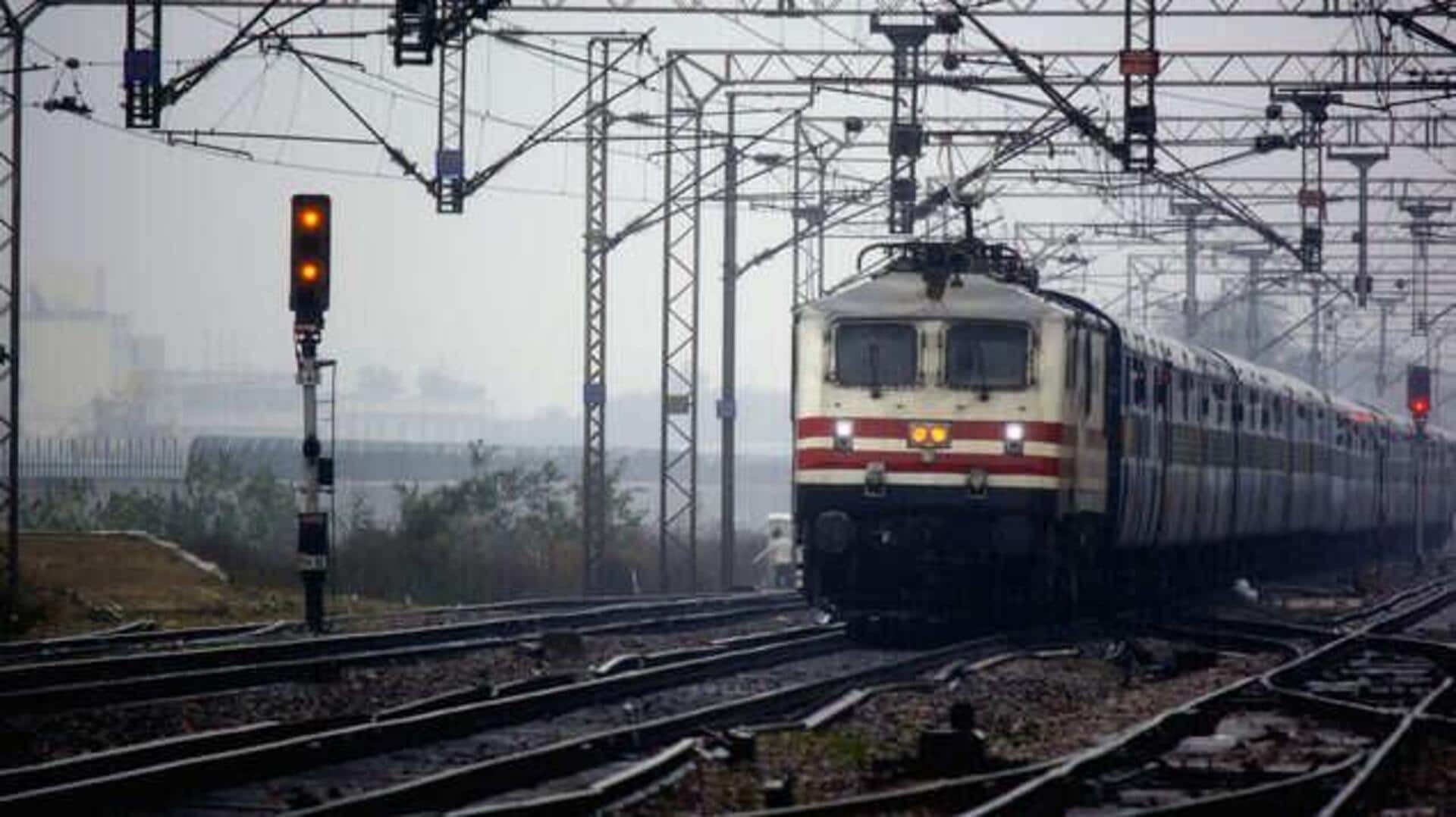 இனி காலை 8 முதல் 10 மணி வரை ரயில் டிக்கெட் முன்பதிவுக்கு ஆதார் கட்டாயம்; மோசடிகளைத் தடுக்க நடவடிக்கை