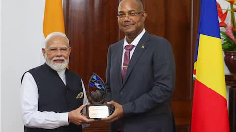 பிரதமர் மோடிக்கு சீஷெல்ஸ் நாட்டின் உயரிய விருது: 'கார்டியன் ஆஃப் தி புளூ ஹொரைசன்' வழங்கி கௌரவிப்பு