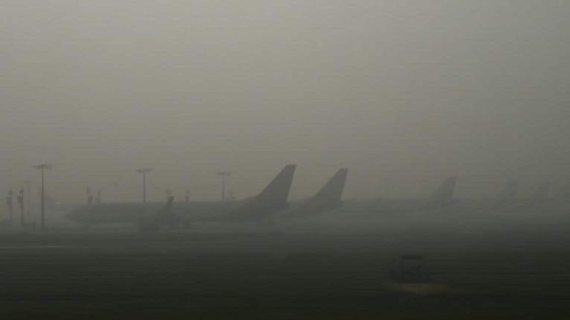 டெல்லியின் AQI இன்னும் 'மிகவும் மோசமாக' உள்ளது; 150க்கும் மேற்பட்ட விமானங்கள் தாமதமாகின