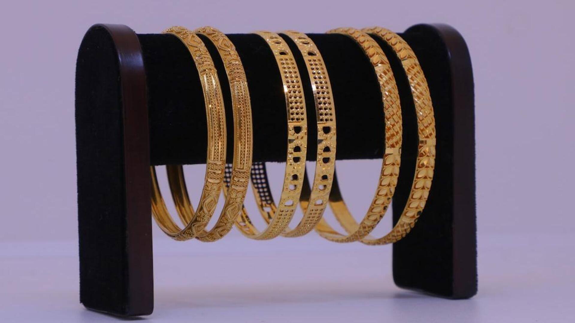 குட் நியூஸ்! தங்கம் விலை இன்று ரூ.960 குறைந்தது