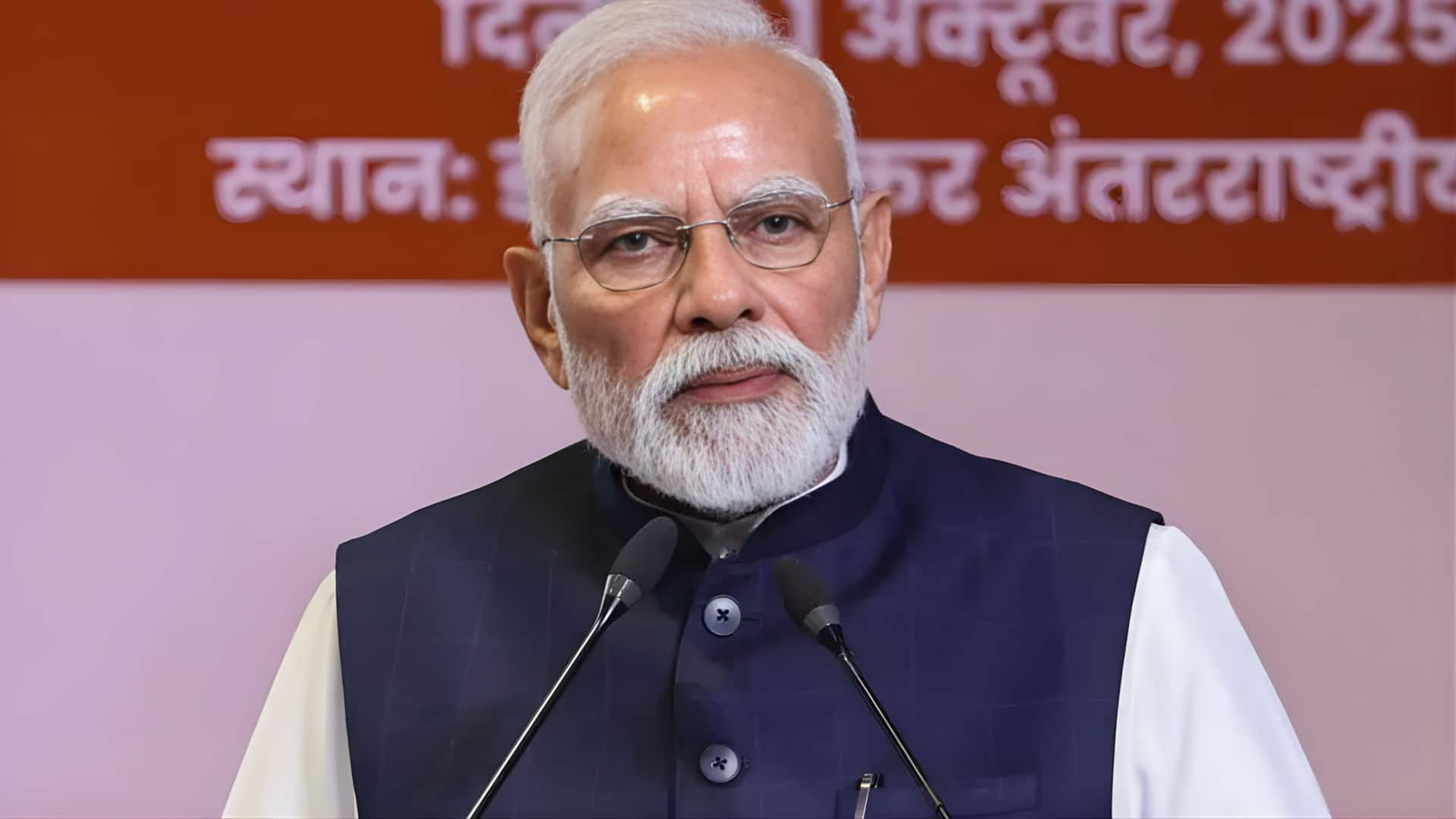 உலகின் முதல் 'ஆப்டோசார்' செயற்கைக்கோள்: இந்திய இளைஞர்களின் சாதனையை வியந்து பாராட்டிய பிரதமர் மோடி!