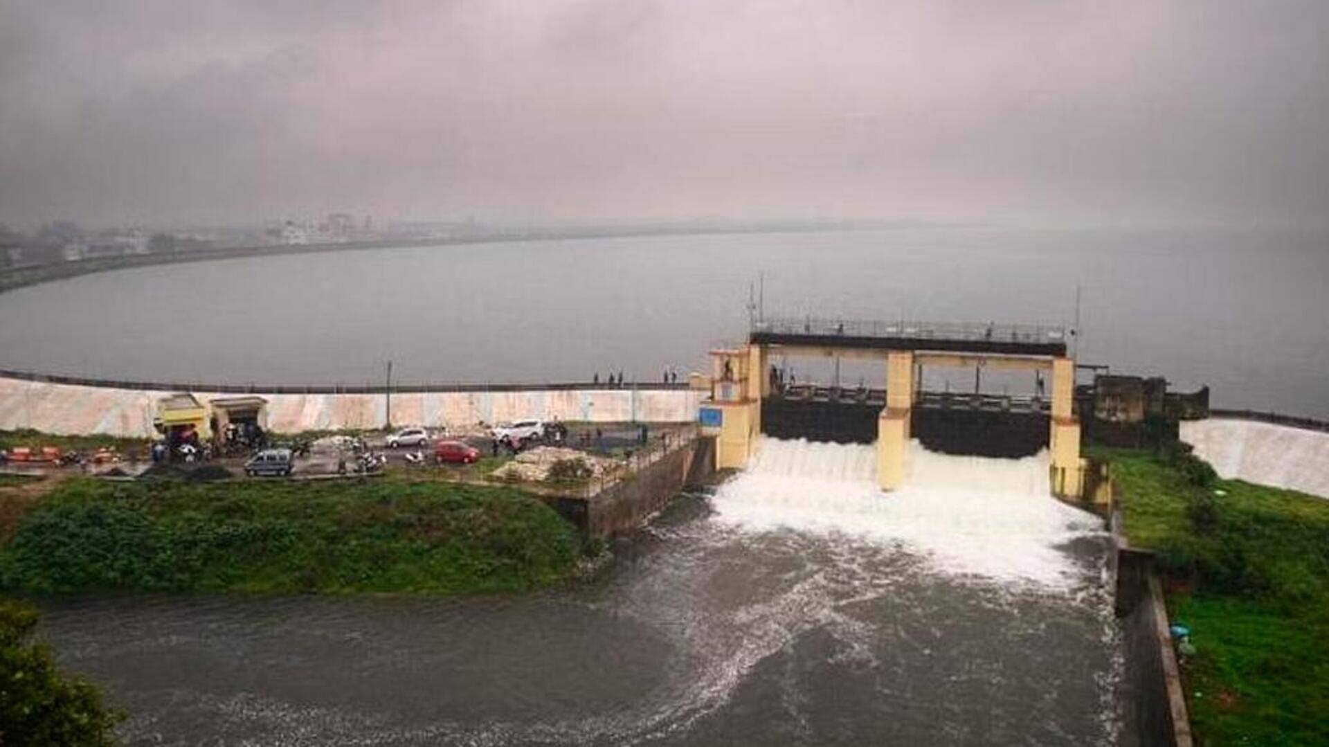 சென்னை புழல் ஏரியில் இருந்து 200 கன அடி நீர் திறப்பு 