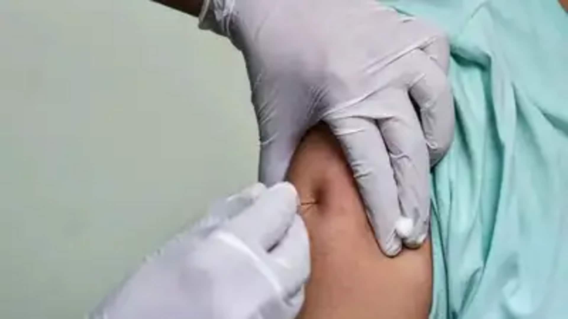 அதிகரிக்கும் கொரோனா பரவல்; பூஸ்டர் தடுப்பூசி செலுத்த எய்ம்ஸ் மருத்துவர் வலியுறுத்தல் அதிகரிக்கும் கொரோனா பரவல்; பூஸ்டர் தடுப்பூசி செலுத்த எய்ம்ஸ் மருத்துவர் வலியுறுத்தல்